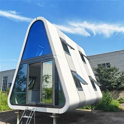 Cabina móvil triangular